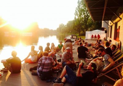 Boot, Sonne, Sommer, Bootsanleger, Grillfest, Firmenfeier, Sonnenuntergang, Break-Out Bereich, Event, Location, Mietlokation